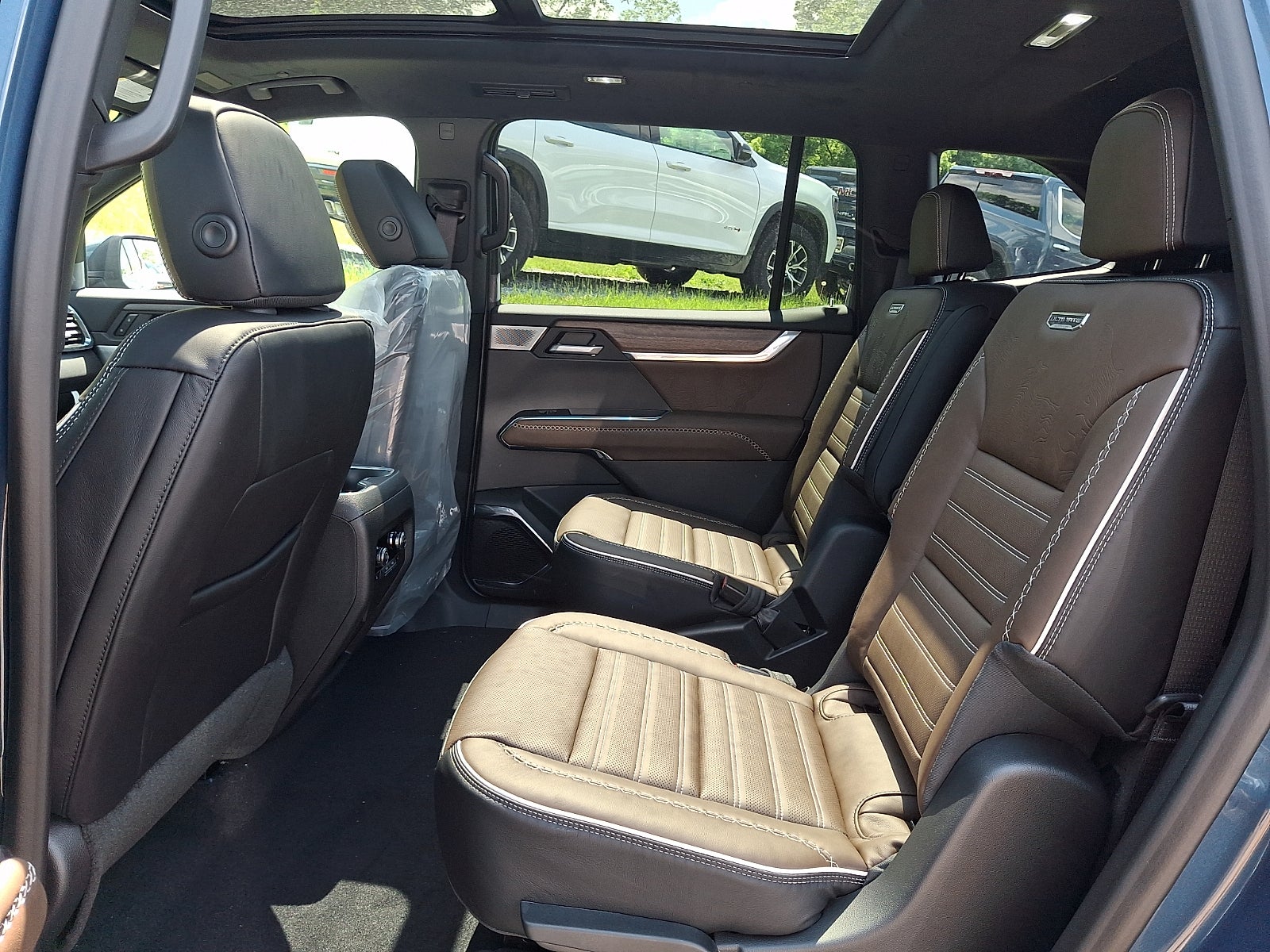2026 GMC Acadia Denali Ultimate - Photo 6