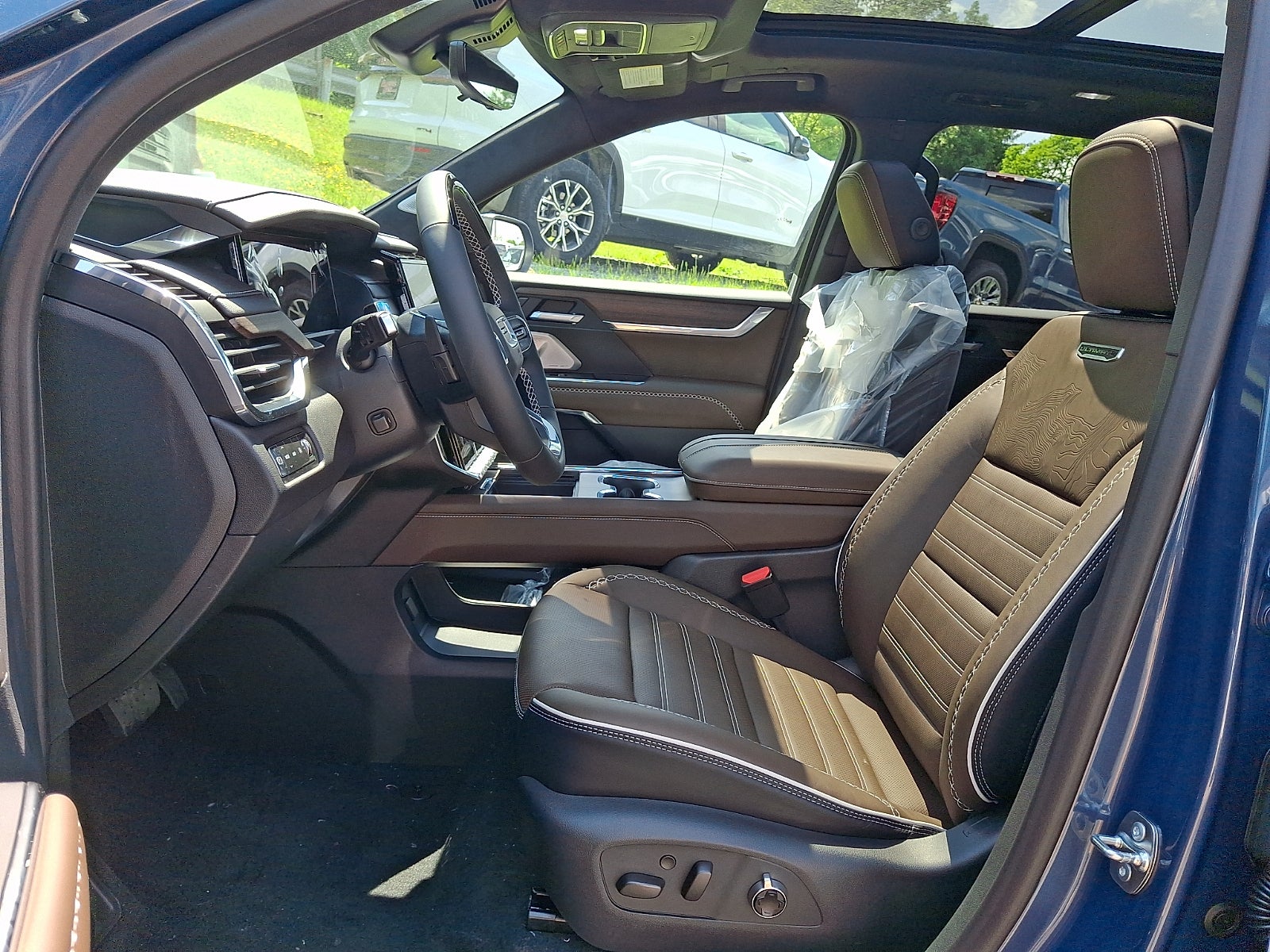 2026 GMC Acadia Denali Ultimate - Photo 8