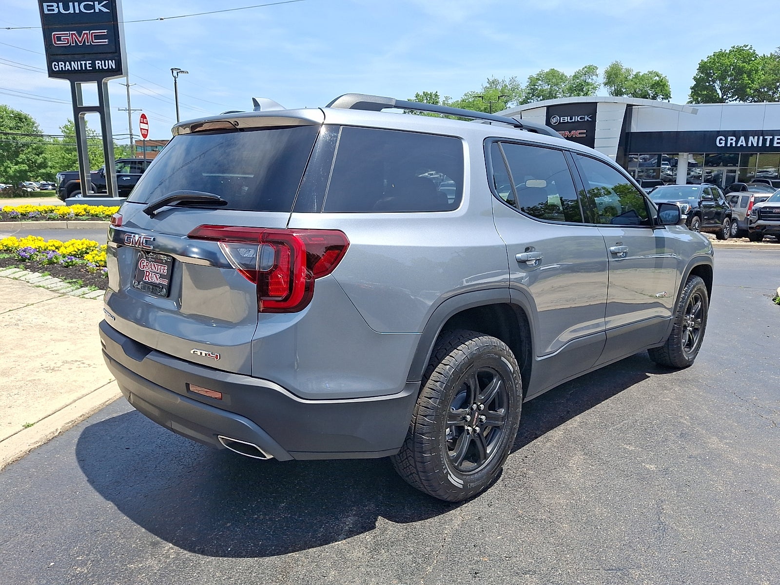 2023 GMC Acadia AT4