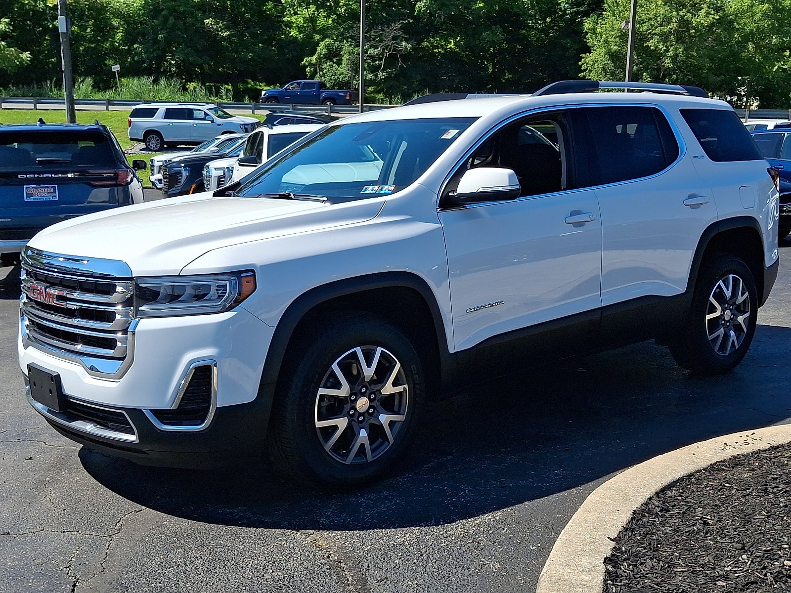 2023 GMC Acadia SLE