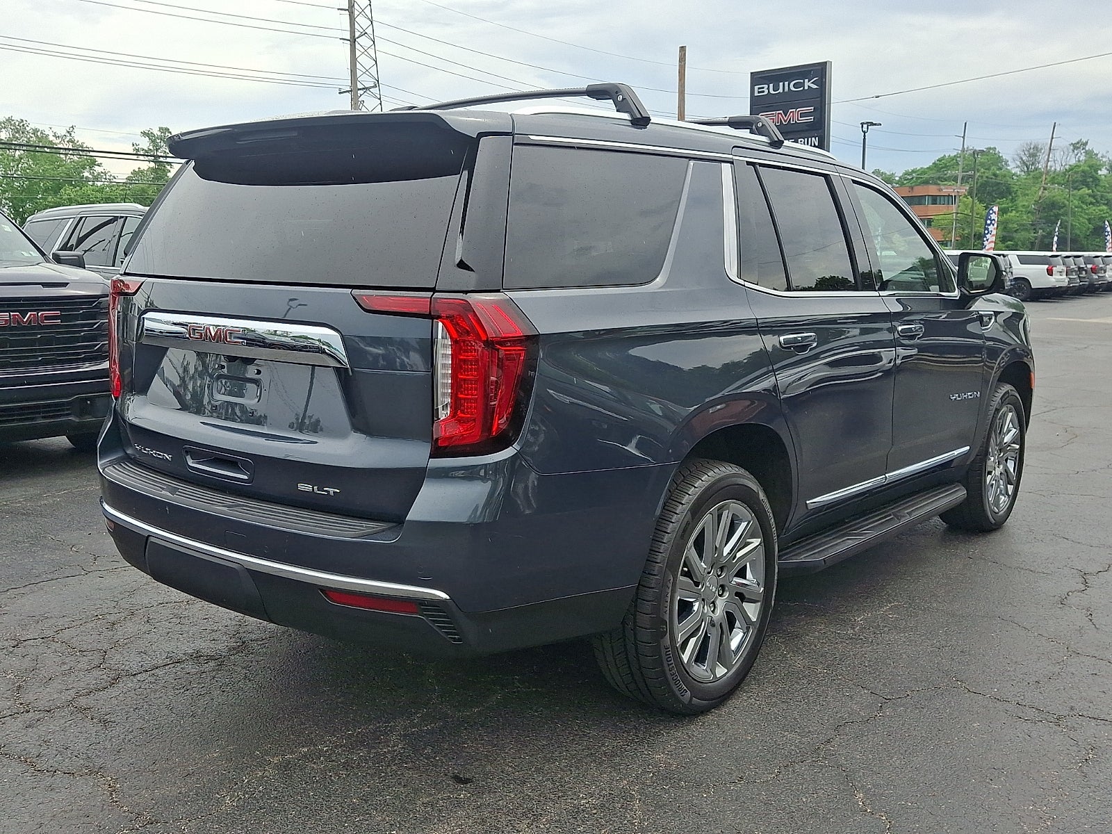 2021 GMC Yukon SLT