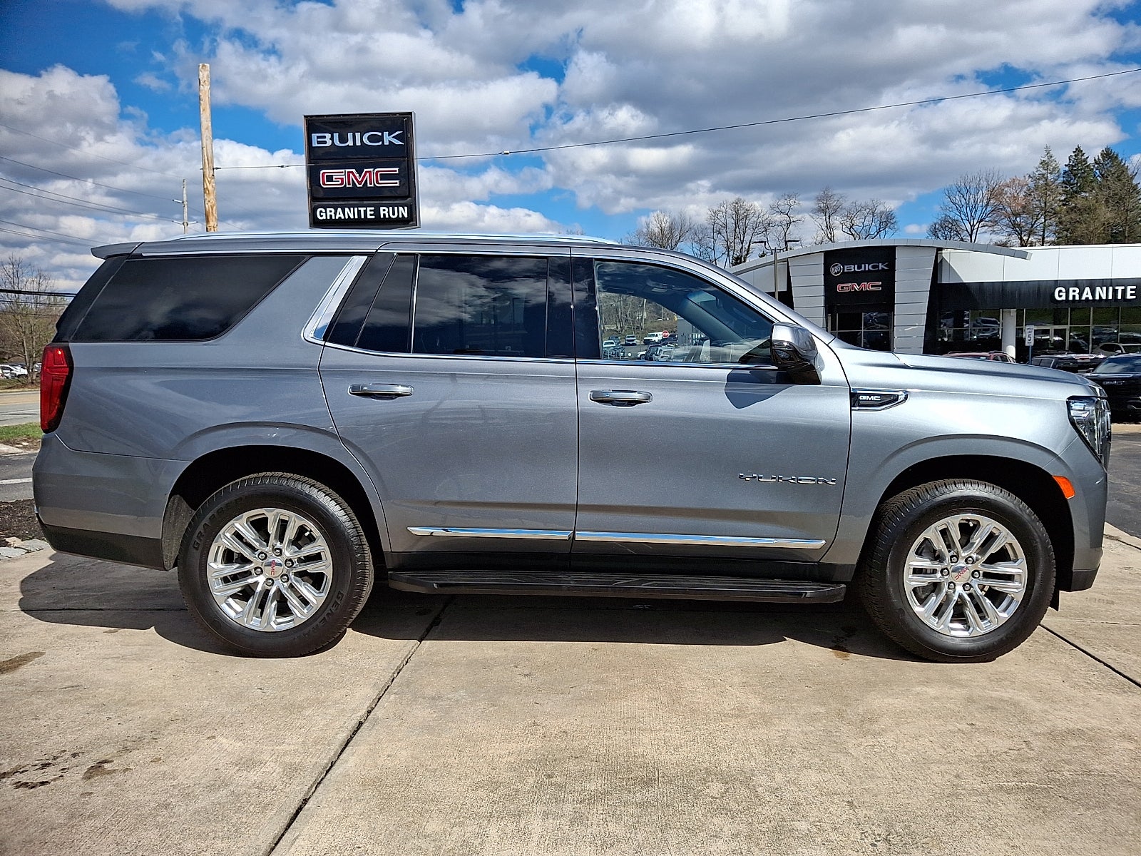 2022 GMC Yukon SLT