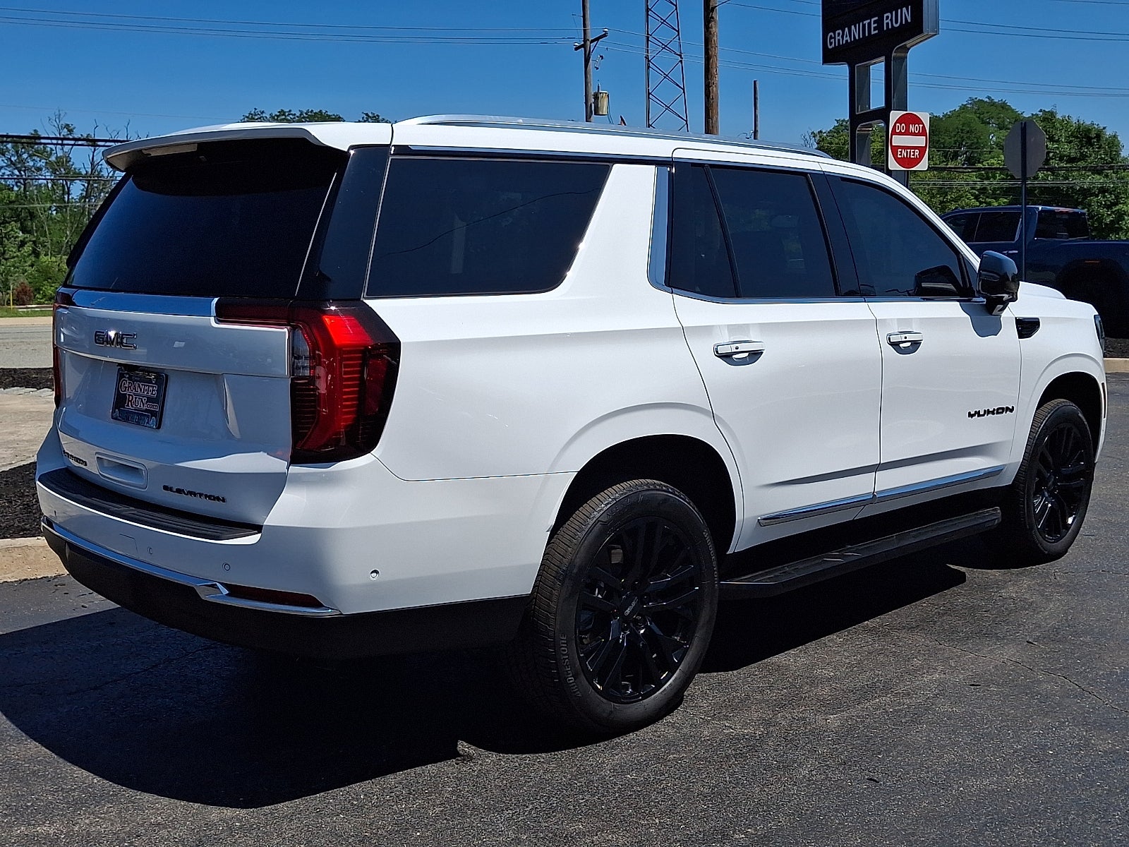 2025 GMC Yukon Elevation
