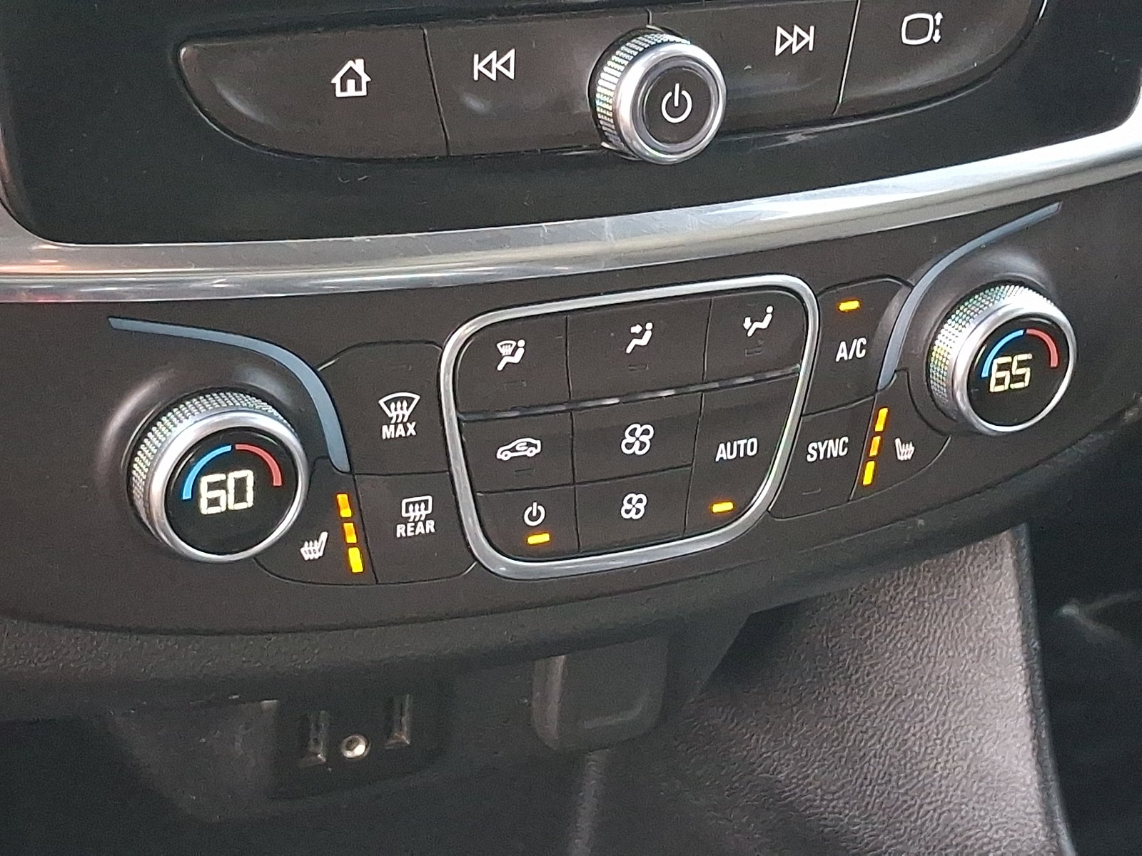 2018 Chevrolet Traverse LT Cloth