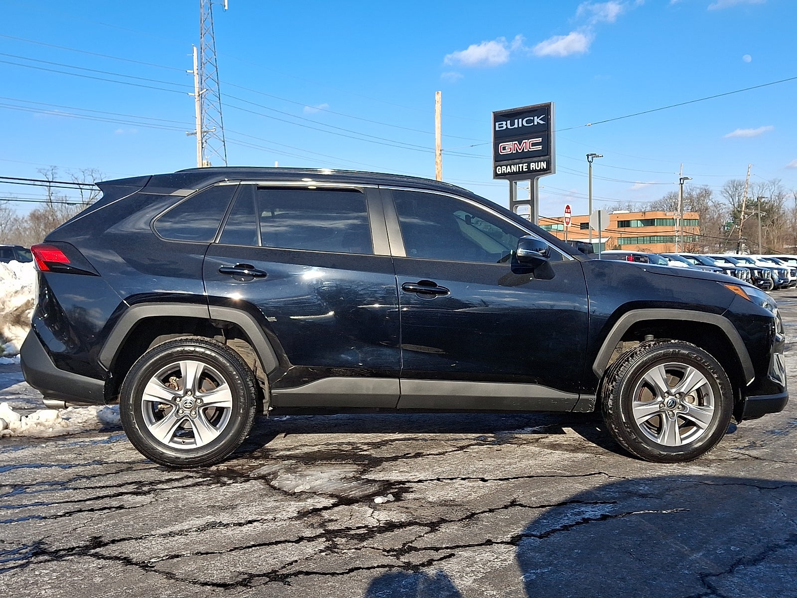 2023 Toyota RAV4 XLE