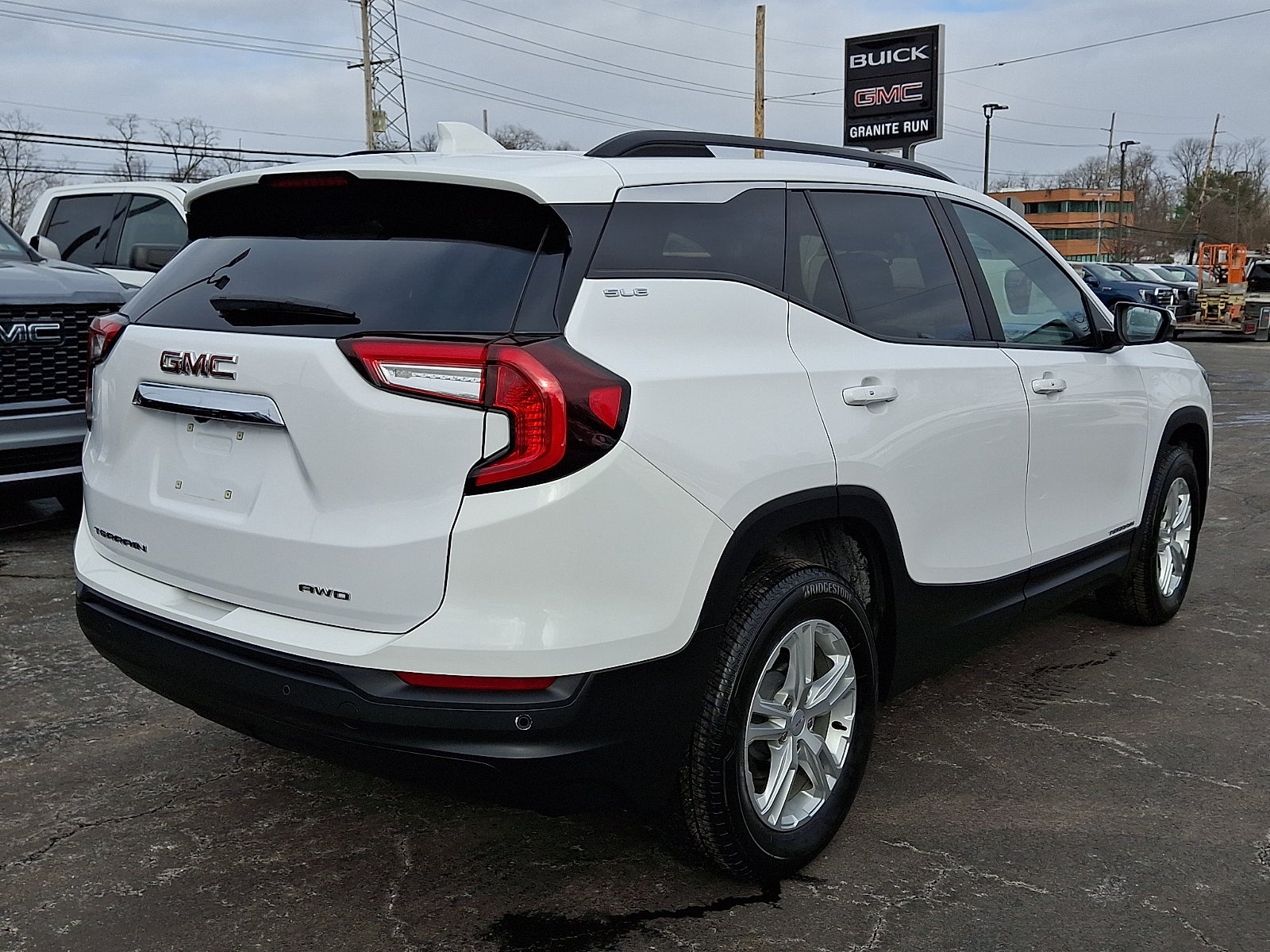 2023 GMC Terrain SLE