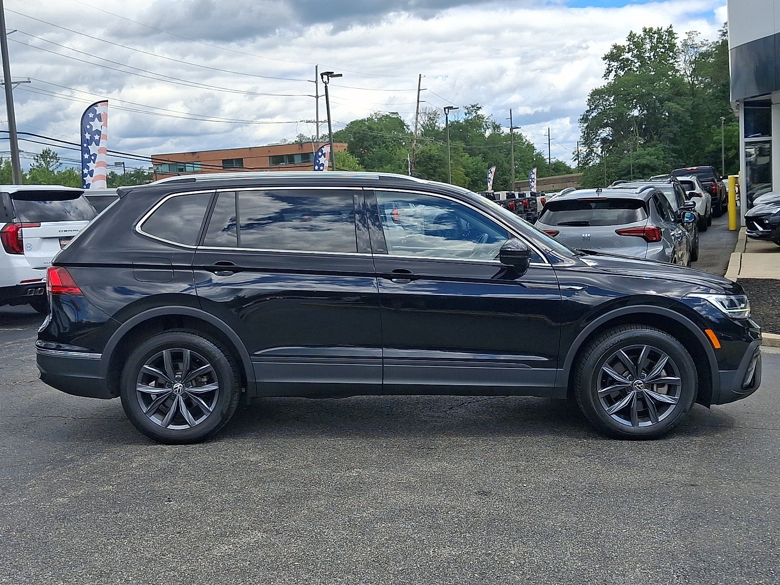 2022 Volkswagen Tiguan SE