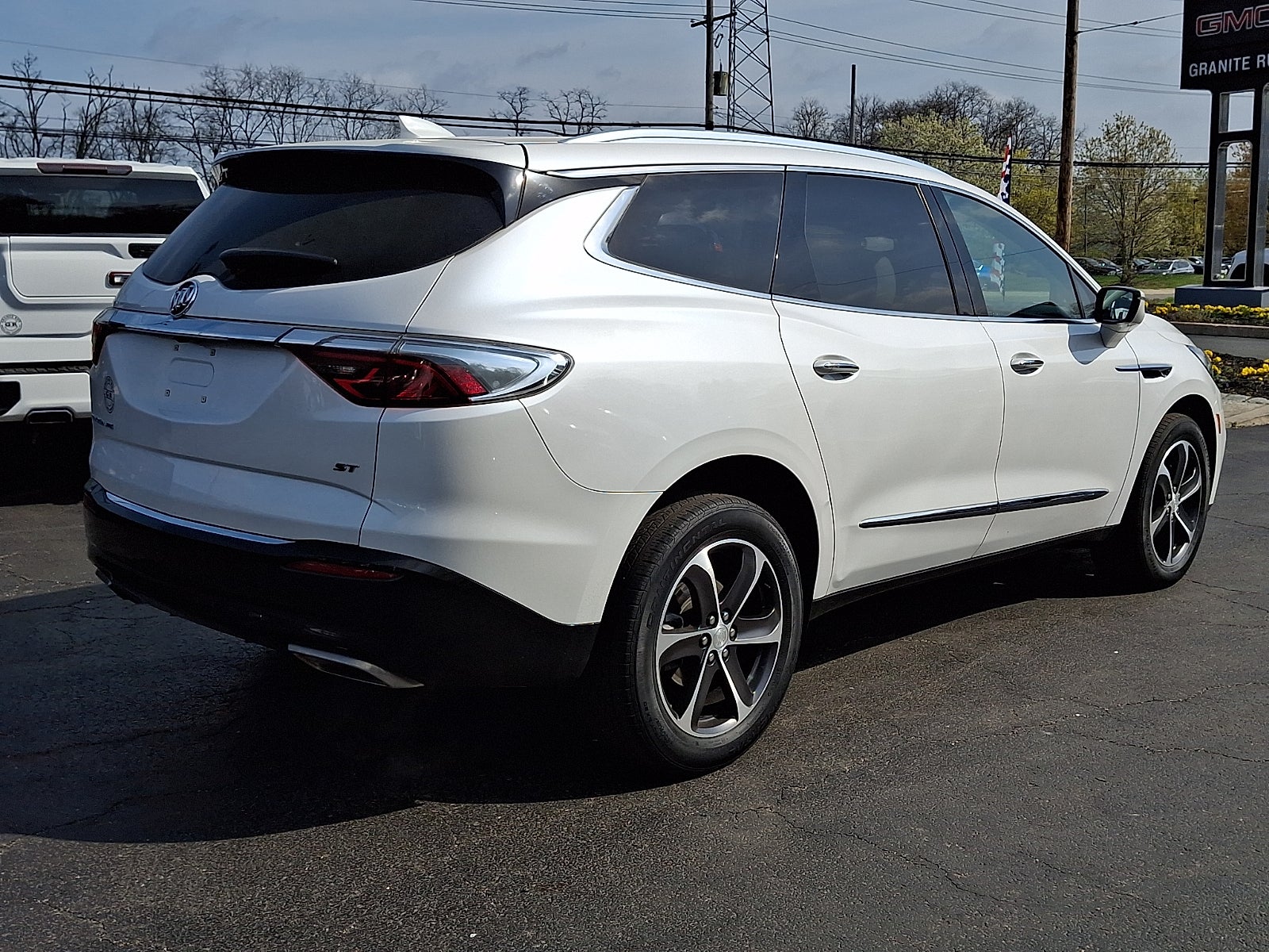 2022 Buick Enclave Essence
