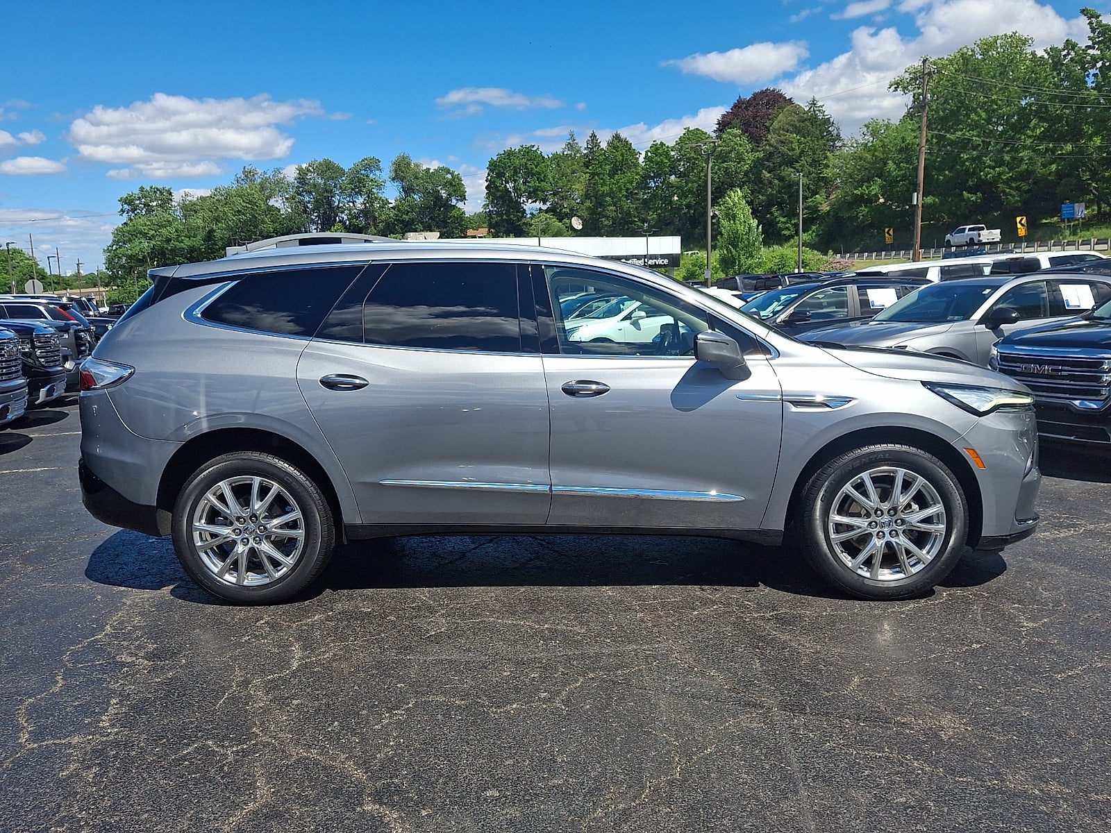 2023 Buick Enclave Essence
