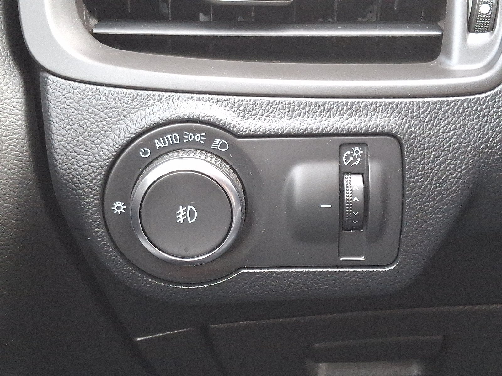 2020 Buick Envision Essence Group