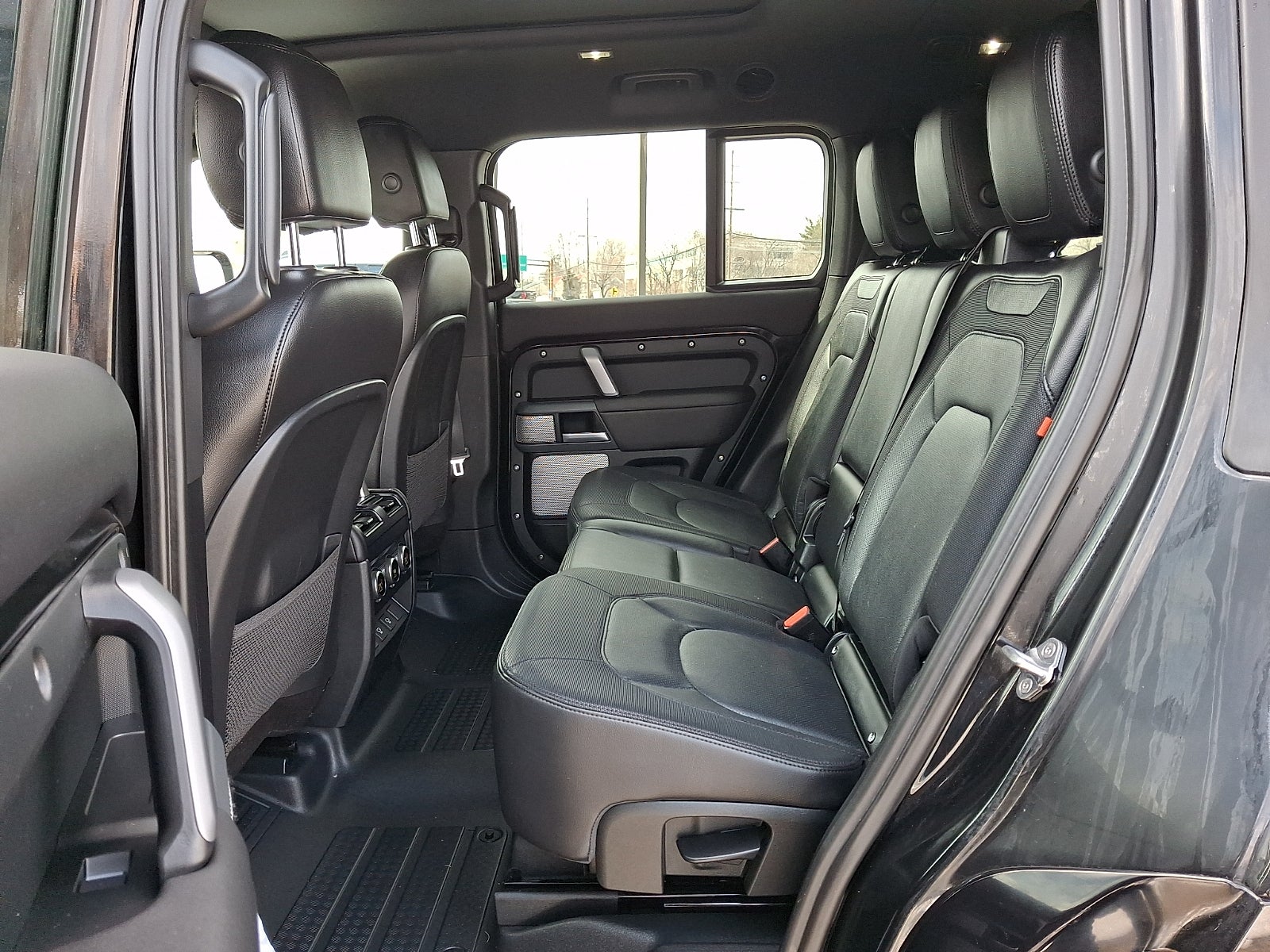 2024 Land Rover Defender X-Dynamic SE