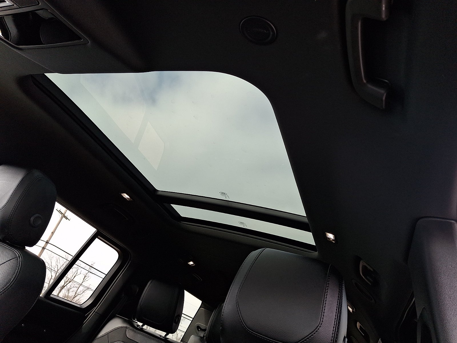 2024 Land Rover Defender X-Dynamic SE