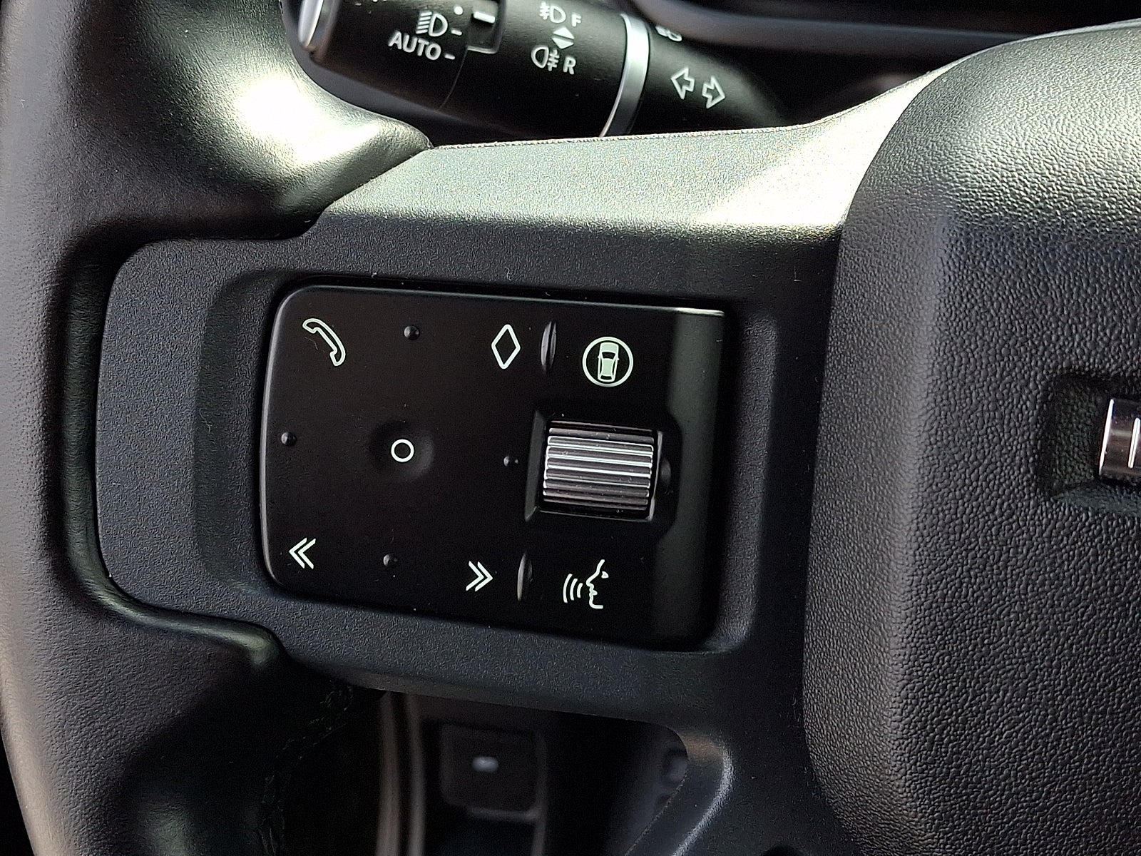 2024 Land Rover Defender X-Dynamic SE