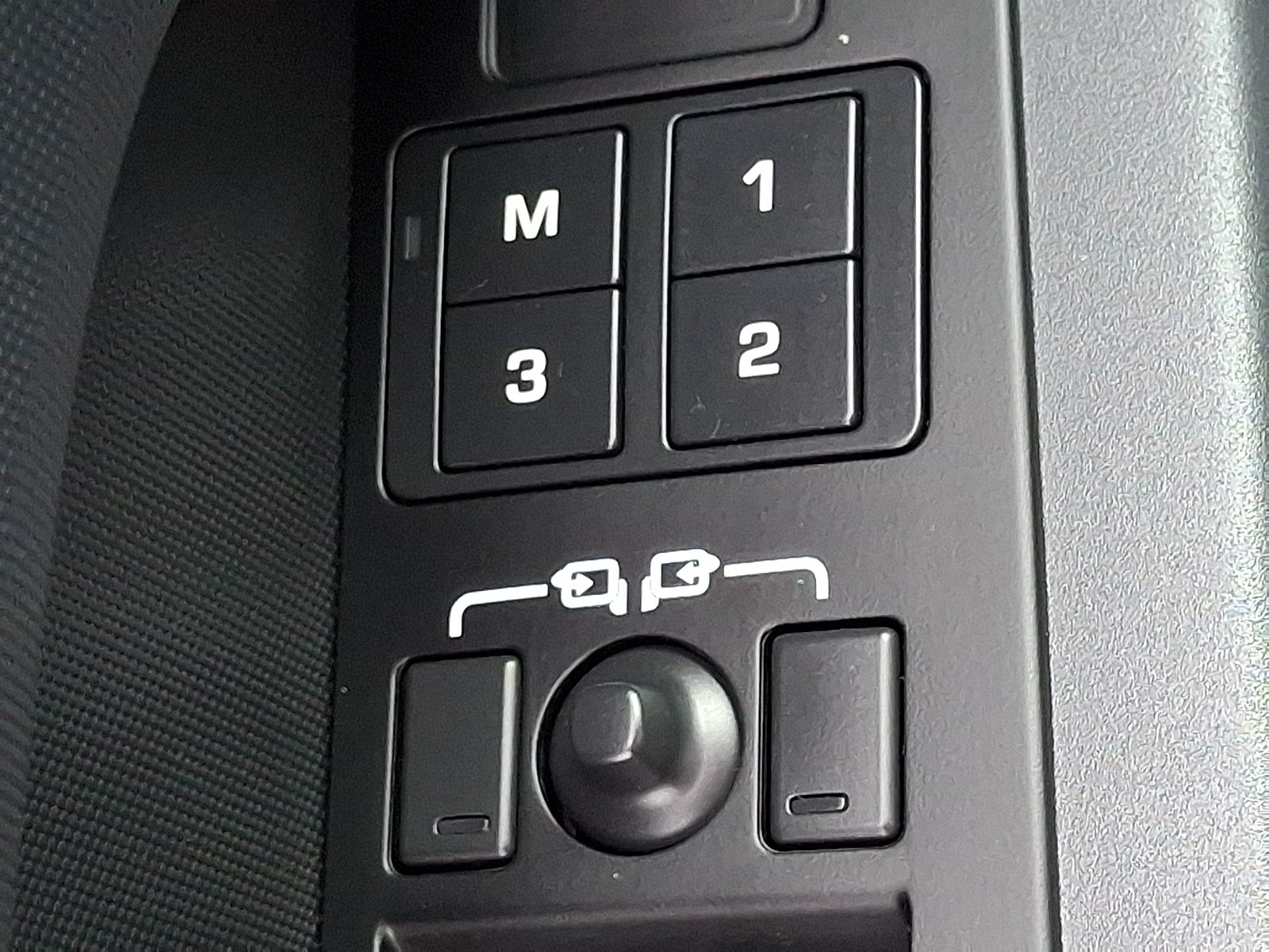 2024 Land Rover Defender X-Dynamic SE