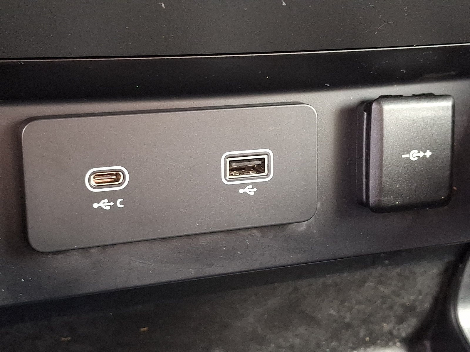 2024 Land Rover Defender X-Dynamic SE