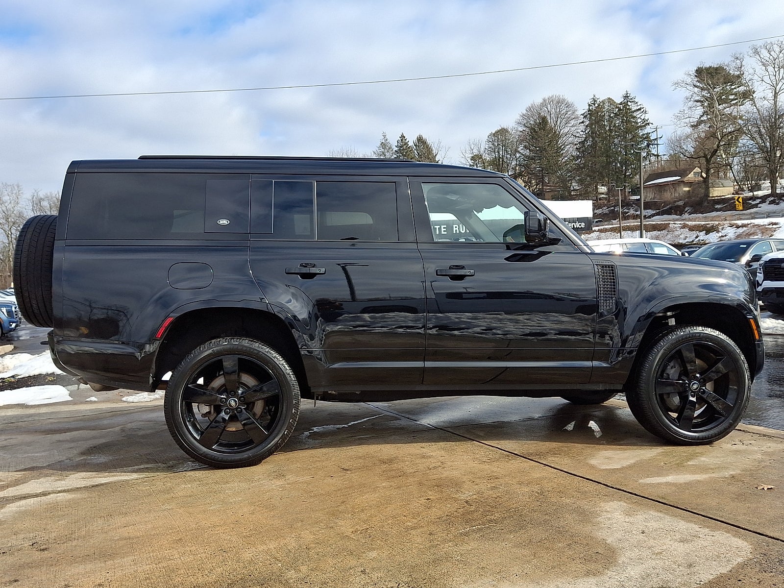 2024 Land Rover Defender X-Dynamic SE